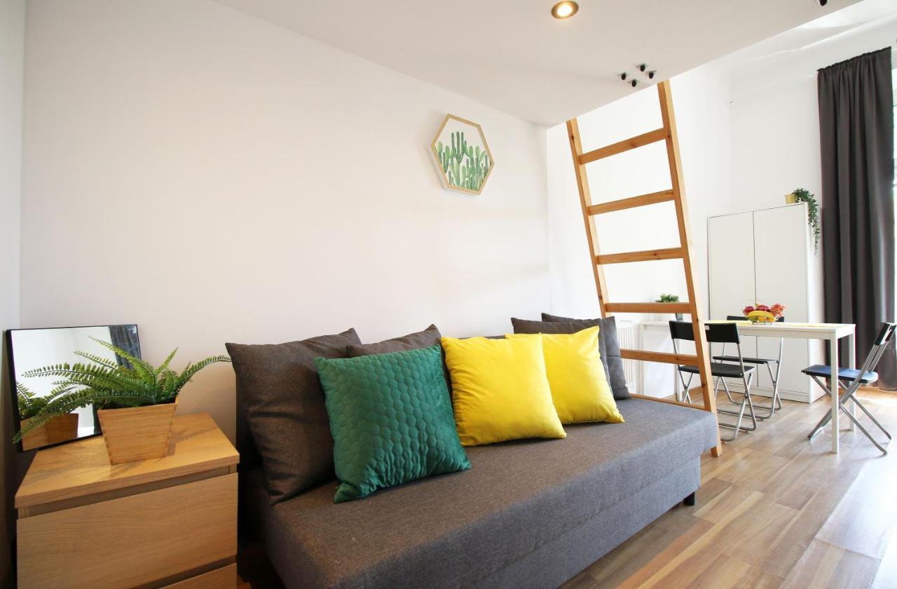 לודז' Sunny Studio In The City Center מראה חיצוני תמונה